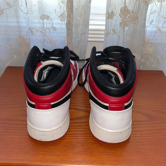 Nike Air Jordan 1 Mid “Chicago” youth (554725-173) - Picture 3 of 6